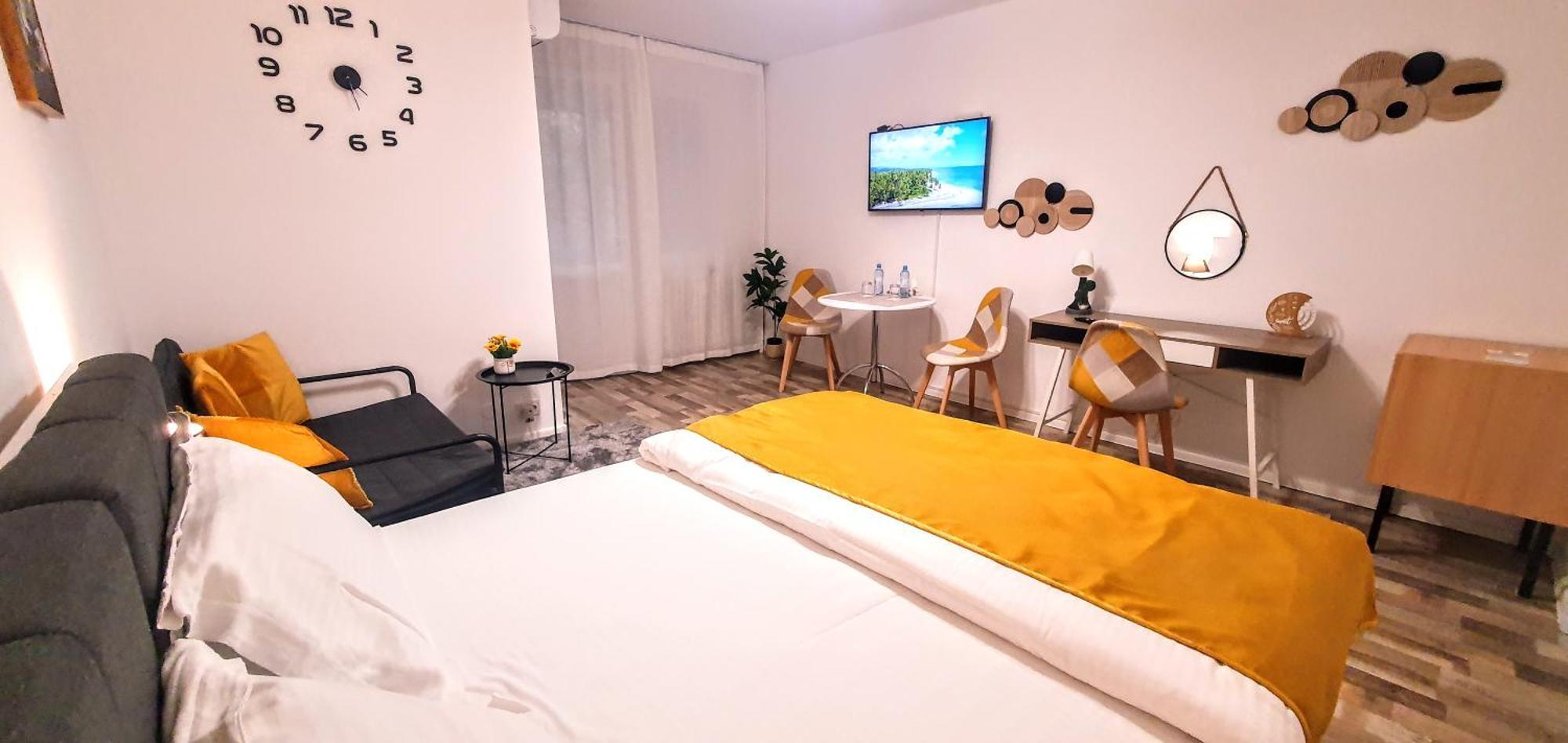The Yellow King - Luxurious Apartment Bucharest Exterior photo