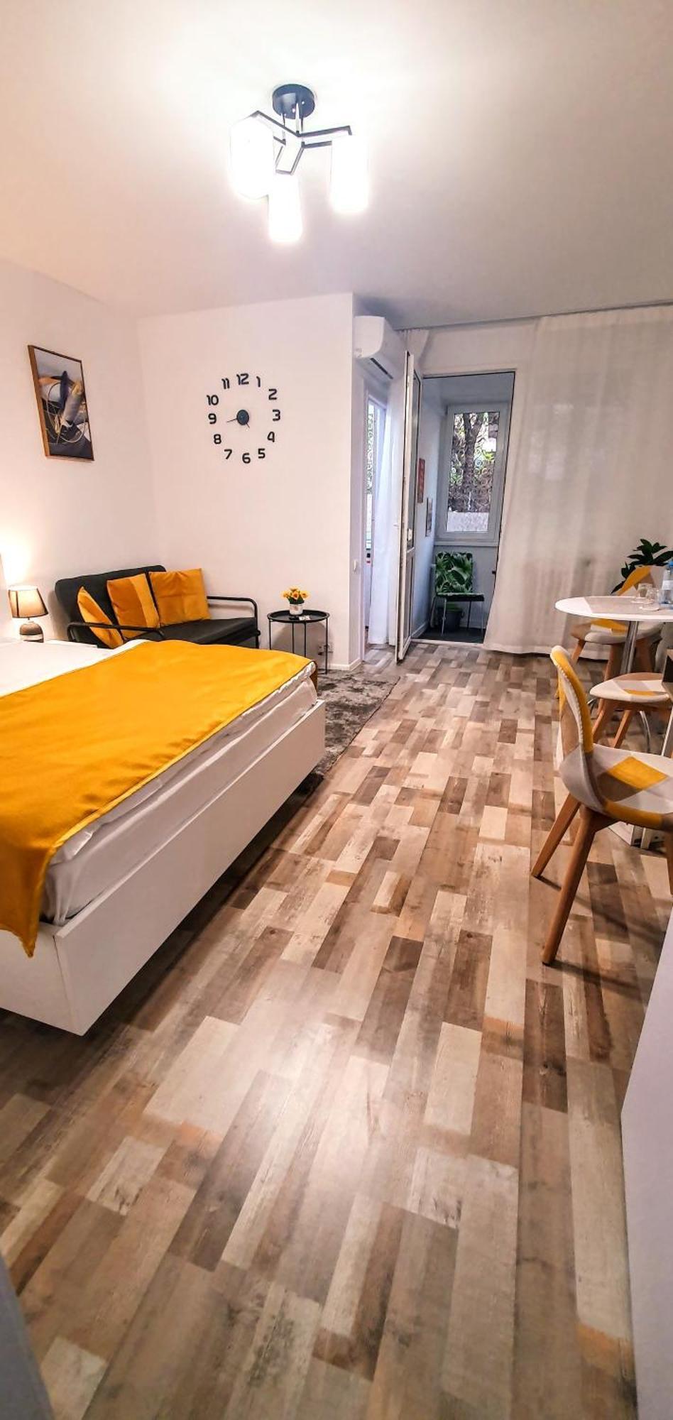 The Yellow King - Luxurious Apartment Bucharest Exterior photo