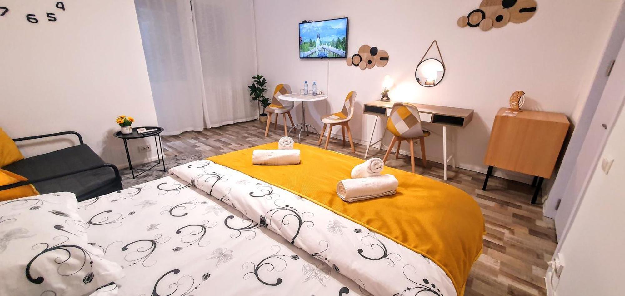 The Yellow King - Luxurious Apartment Bucharest Exterior photo