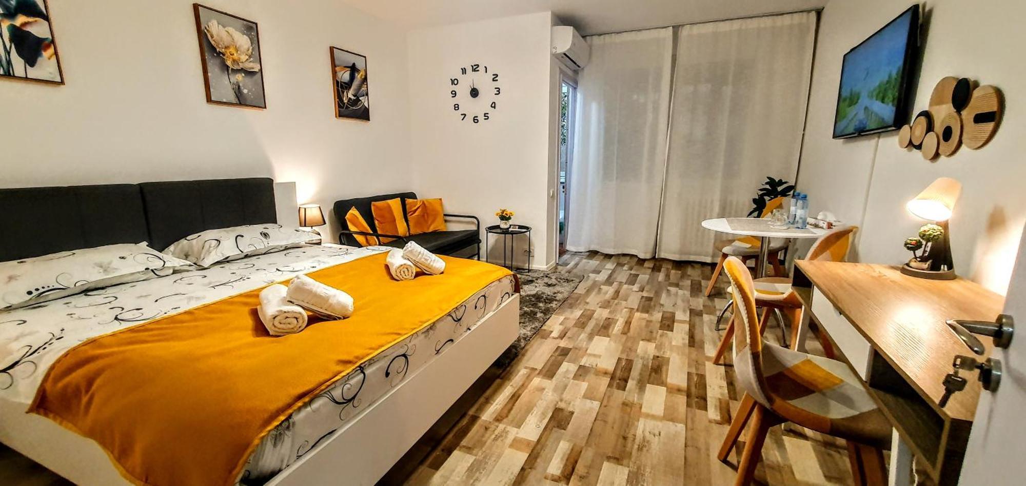 The Yellow King - Luxurious Apartment Bucharest Exterior photo